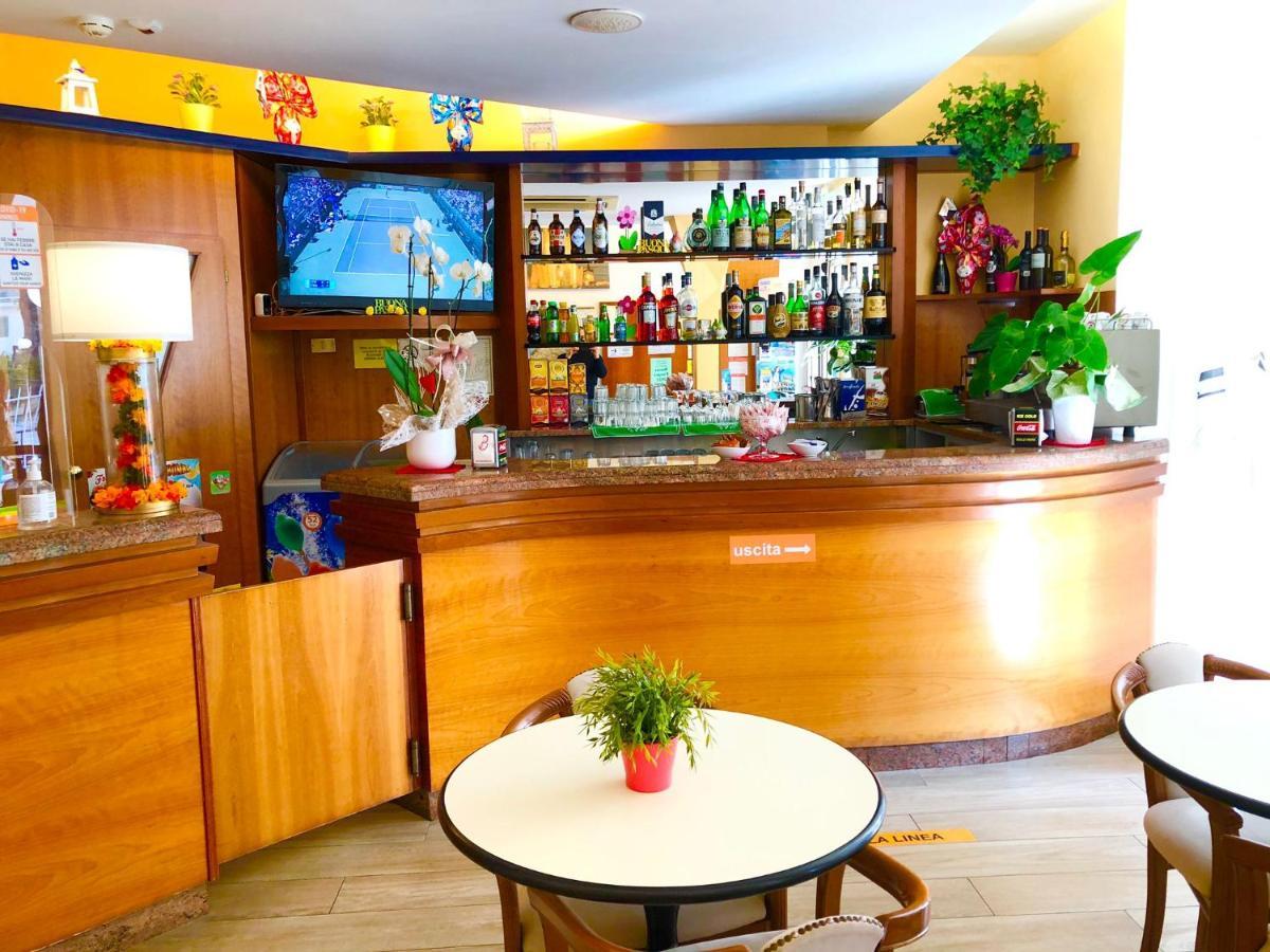 Hotel Alessi** רימיני מראה חיצוני תמונה